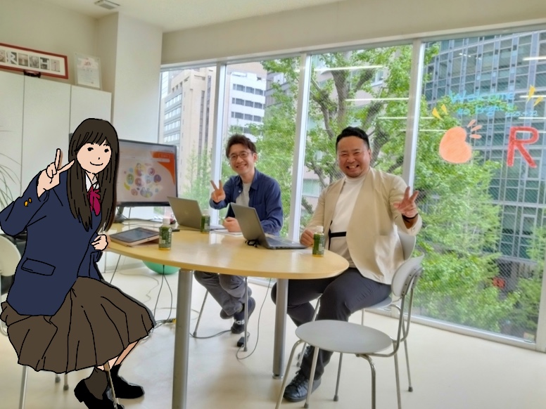 南條、小川、Nさんの3人がピースをしてこちらを向いている