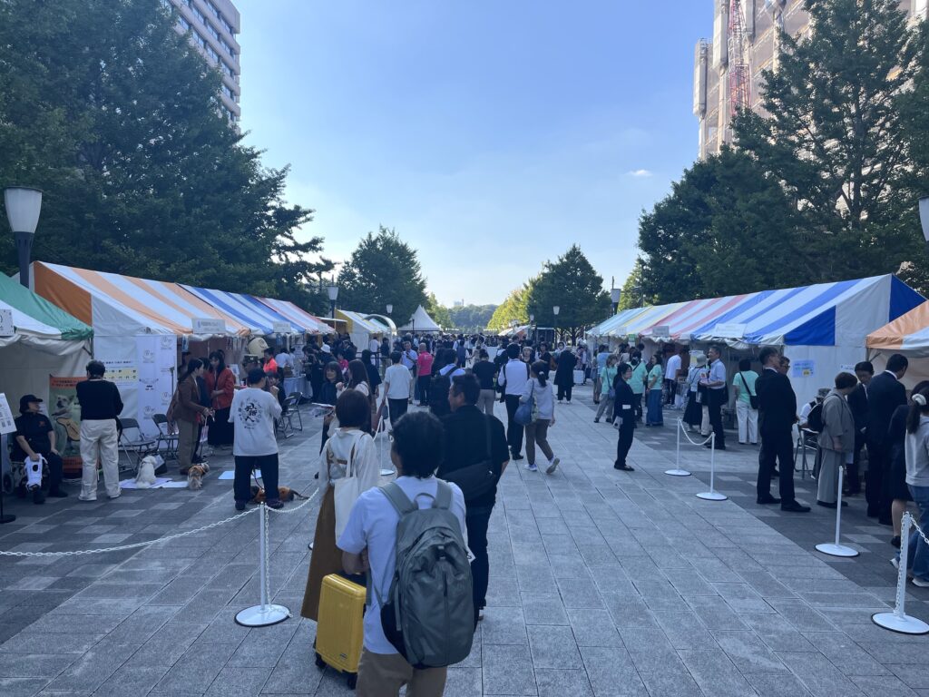 写真：ともともフェスタ東京駅前
