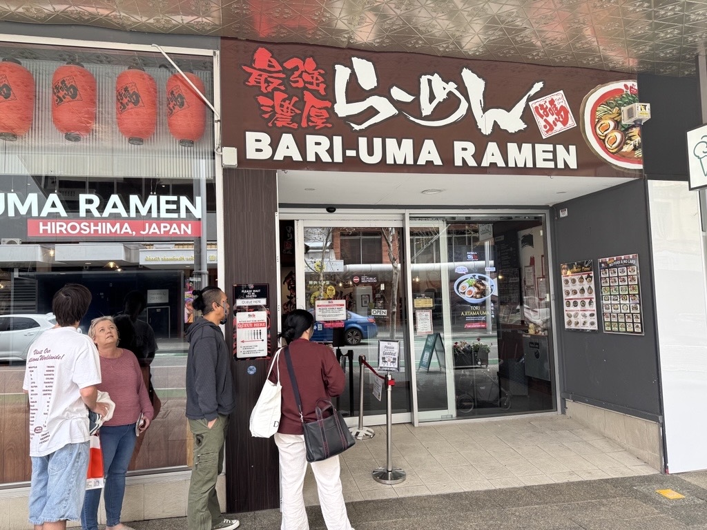 ラーメン店に行列が